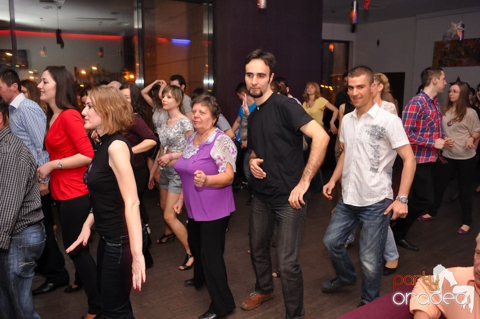 Vineri seara dansăm în Blondy's, 