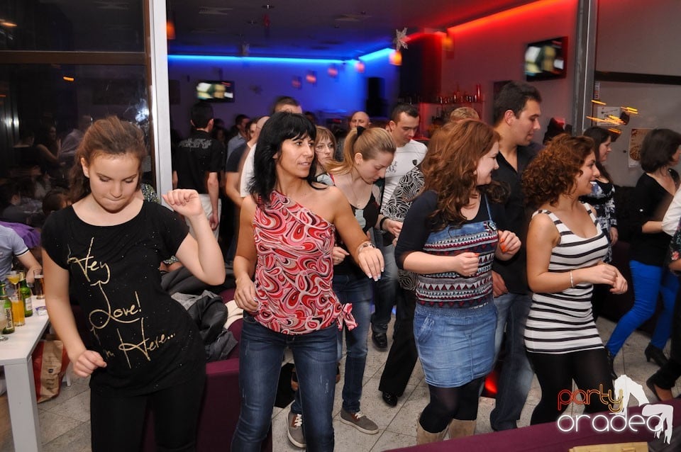 Vineri seara dansăm în Blondy's, 