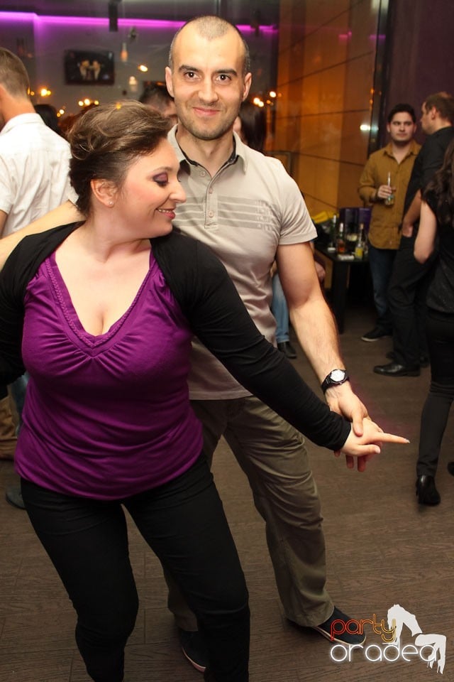 Vineri seara dansăm în Blondy's, 