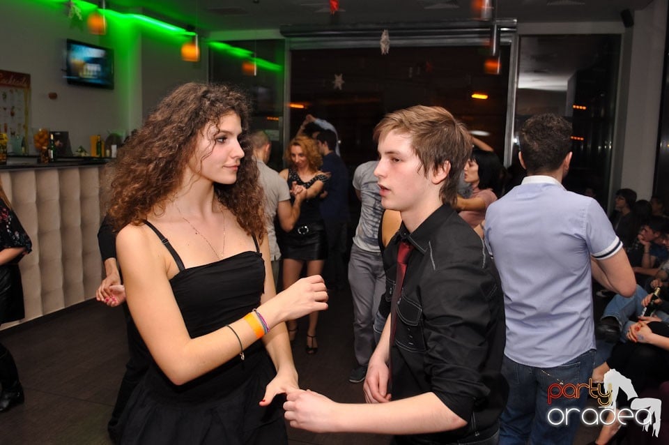 Vineri seara dansăm în Blondy's, 