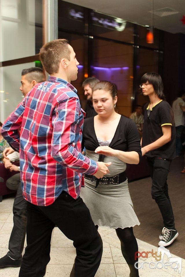 Vineri seara dansăm în Blondy's, 