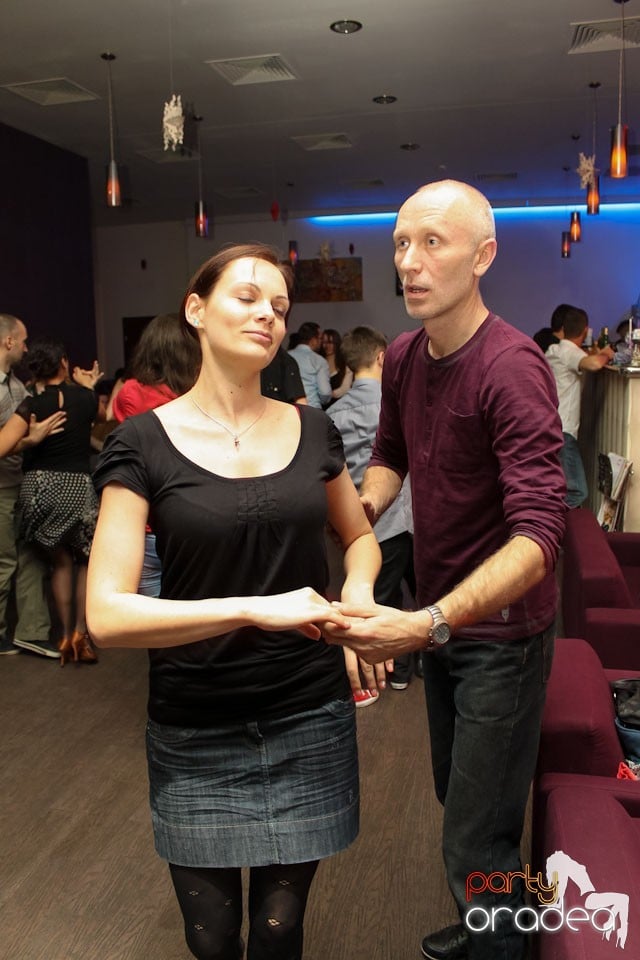 Vineri seara dansăm în Blondy's, 