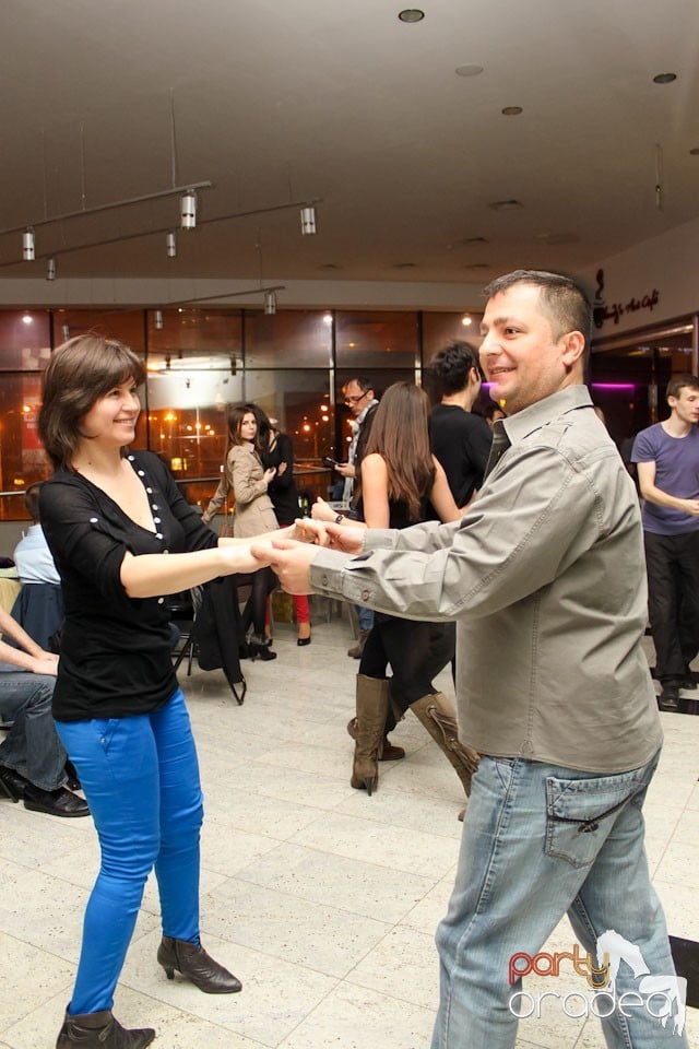 Vineri seara dansăm în Blondy's, 