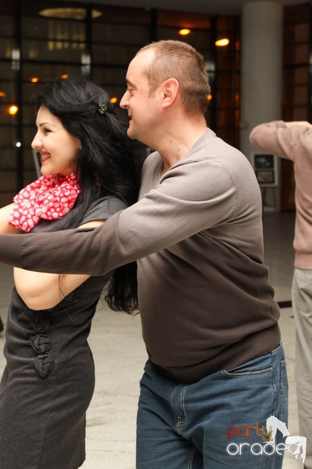 Vineri seara dansăm în Blondy's, 