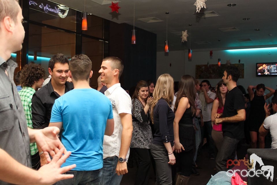 Vineri seara dansăm în Blondy's, 