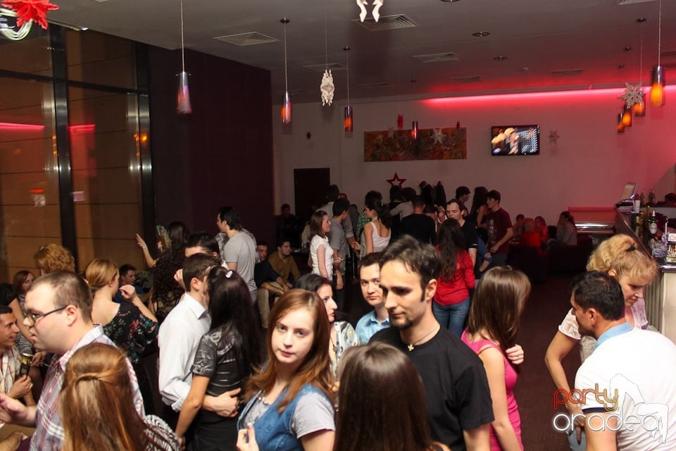 Vineri seara dansăm în Blondy's, 