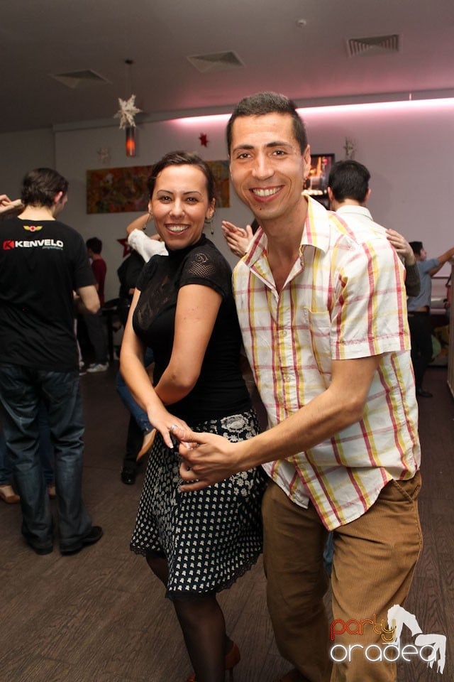 Vineri seara dansăm în Blondy's, 