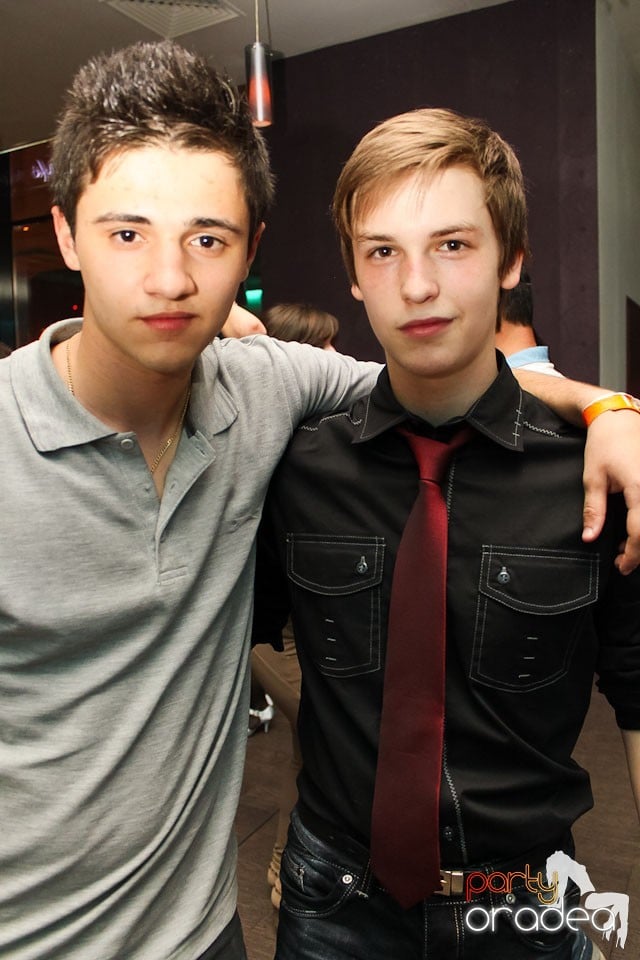 Vineri seara dansăm în Blondy's, 