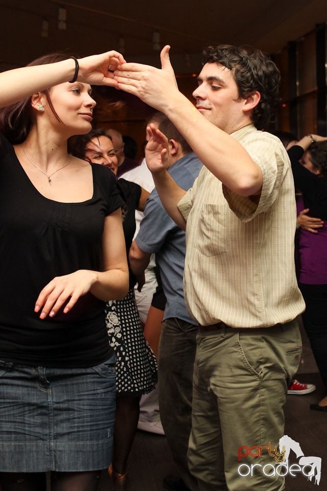 Vineri seara dansăm în Blondy's, 