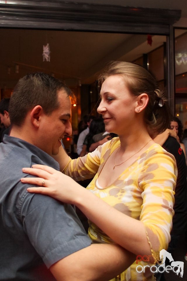 Vineri seara dansăm în Blondy's, 