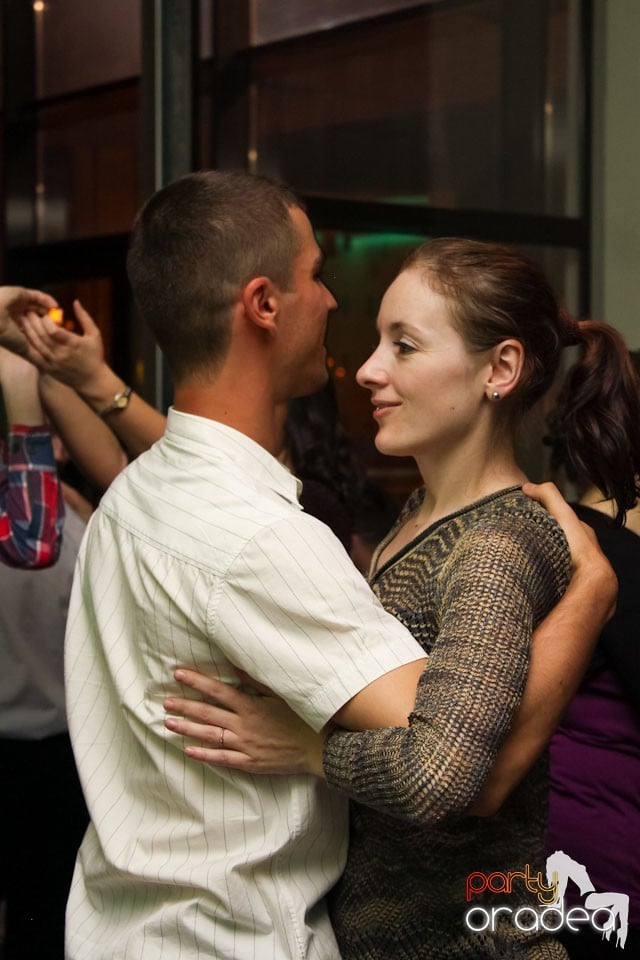 Vineri seara dansăm în Blondy's, 