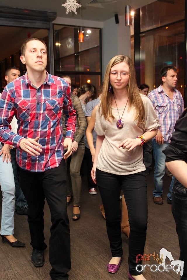 Vineri seara dansăm în Blondy's, 