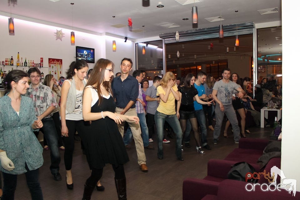 Vineri seara dansăm în Blondy's, 