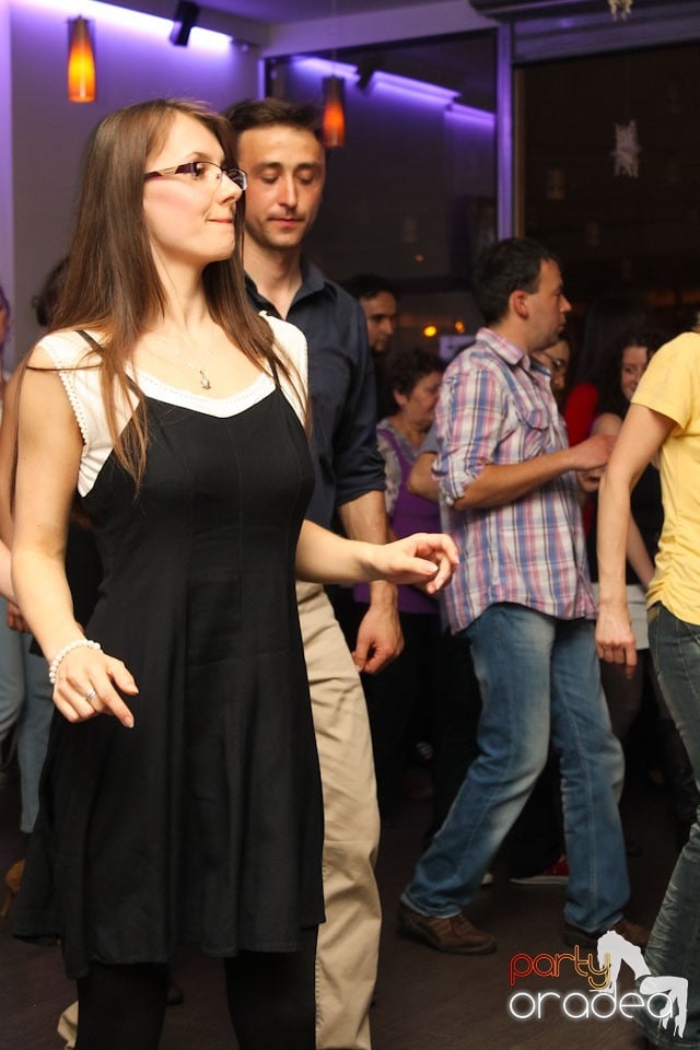 Vineri seara dansăm în Blondy's, 