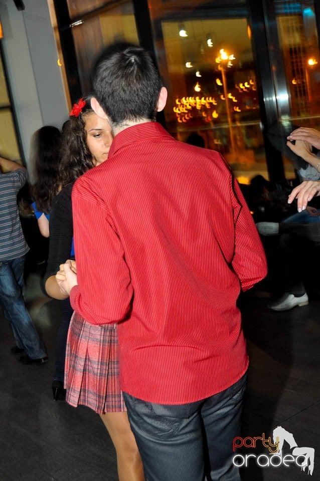 Vineri seara dansăm în Blondy's, 