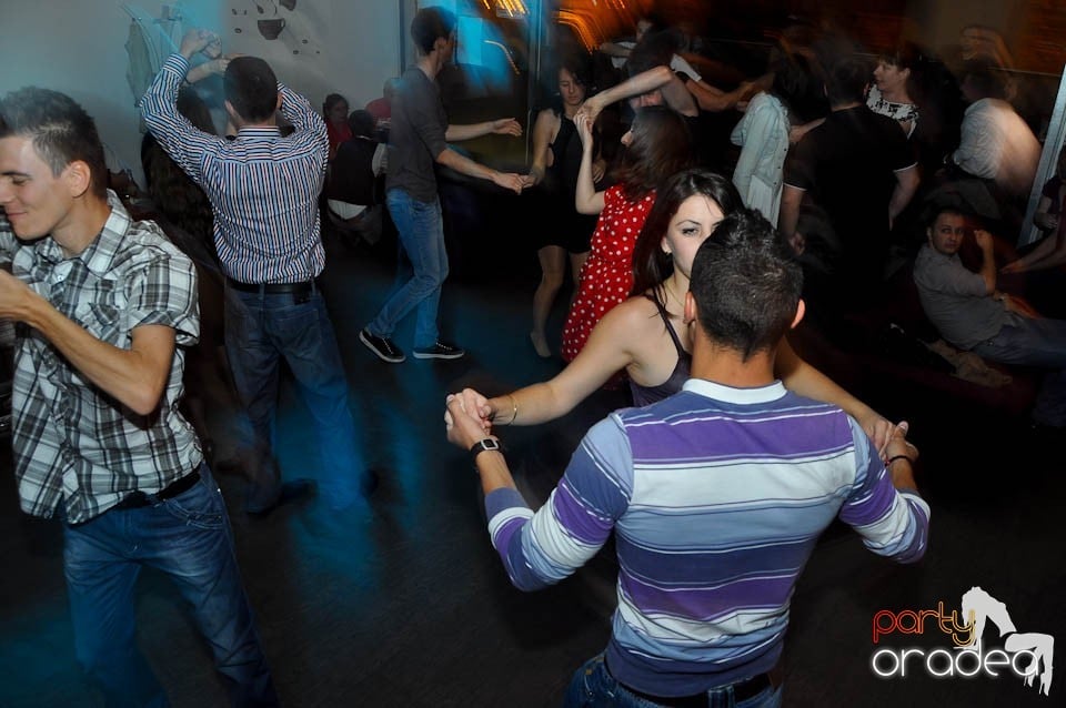 Vineri seara dansăm în Blondy's, 