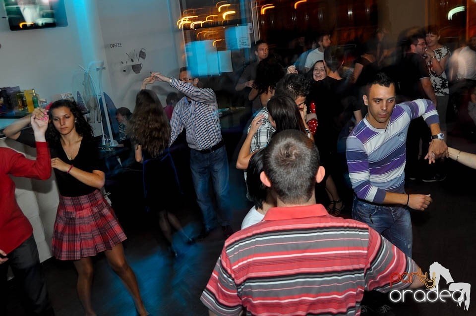 Vineri seara dansăm în Blondy's, 