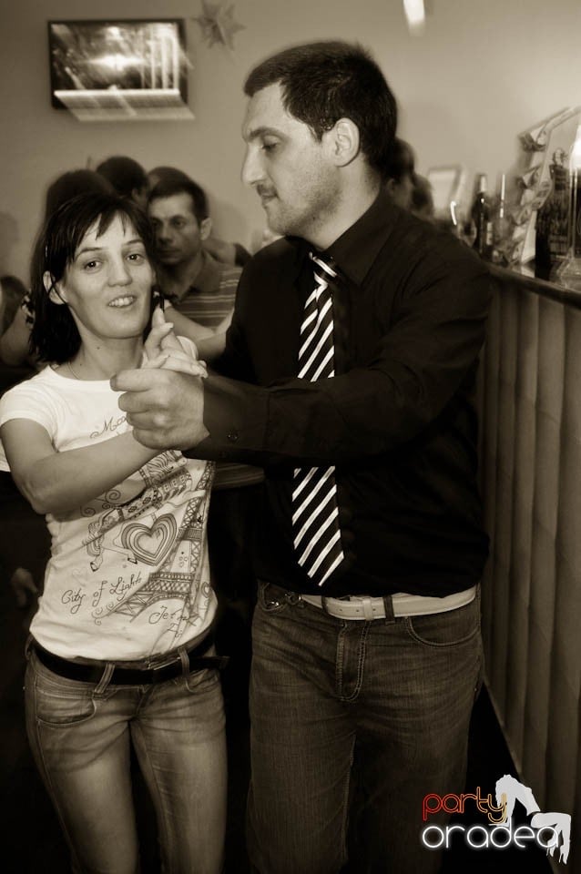 Vineri seara dansăm în Blondy's, 