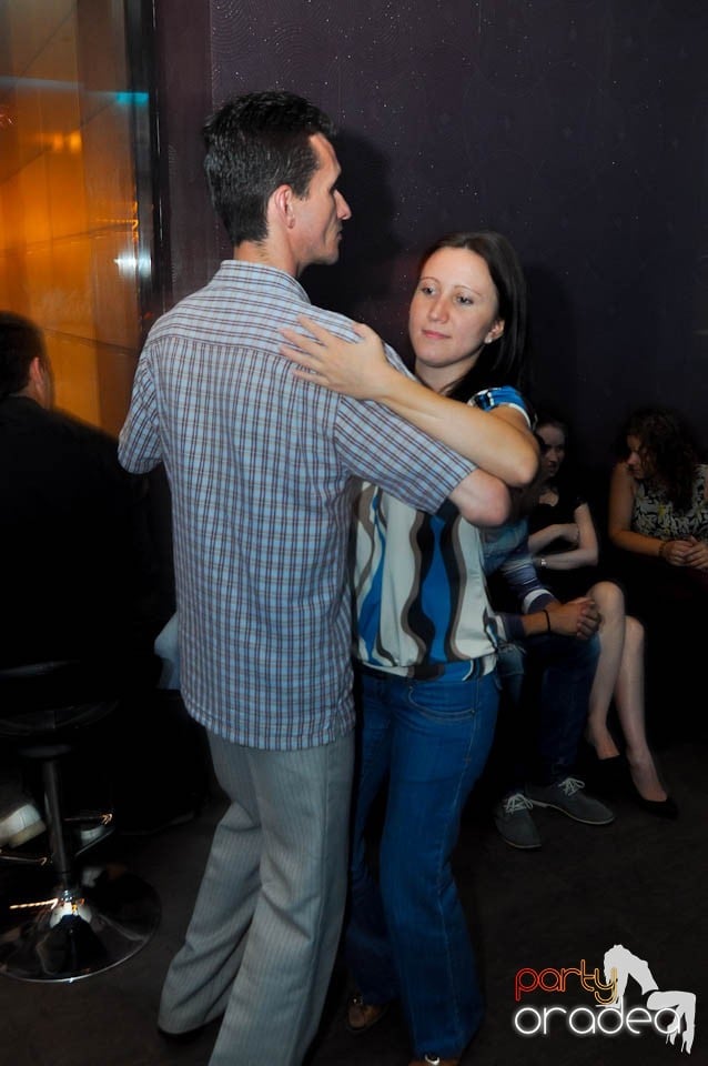 Vineri seara dansăm în Blondy's, 