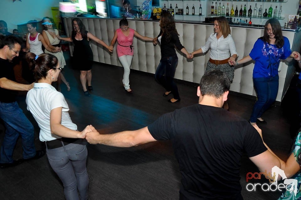 Vineri seara dansăm în Blondy's, 