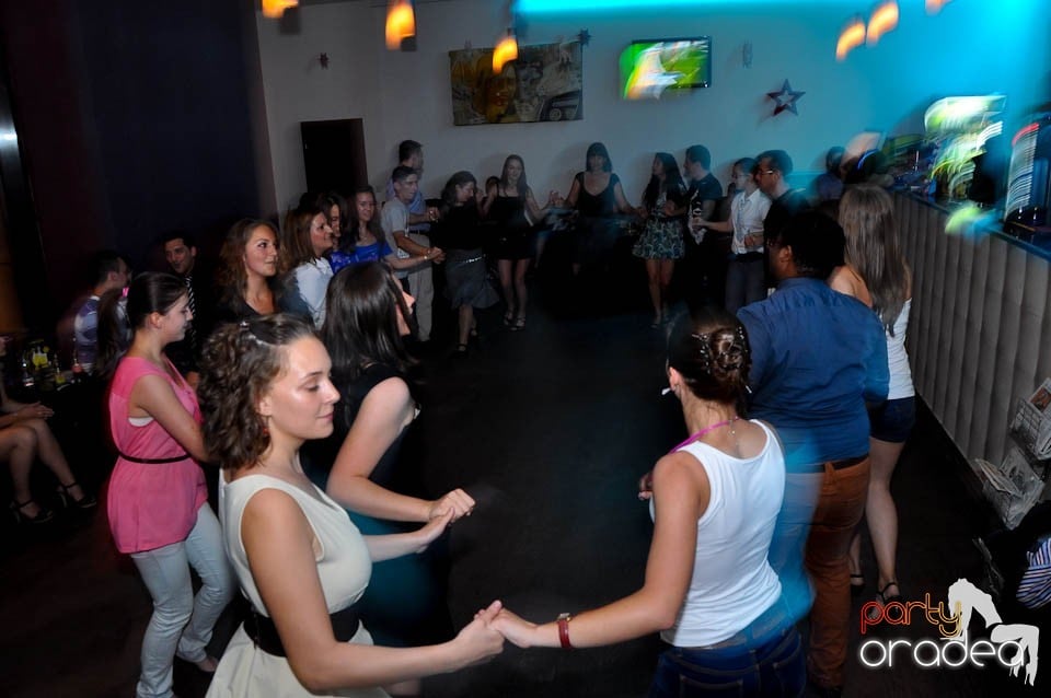 Vineri seara dansăm în Blondy's, 