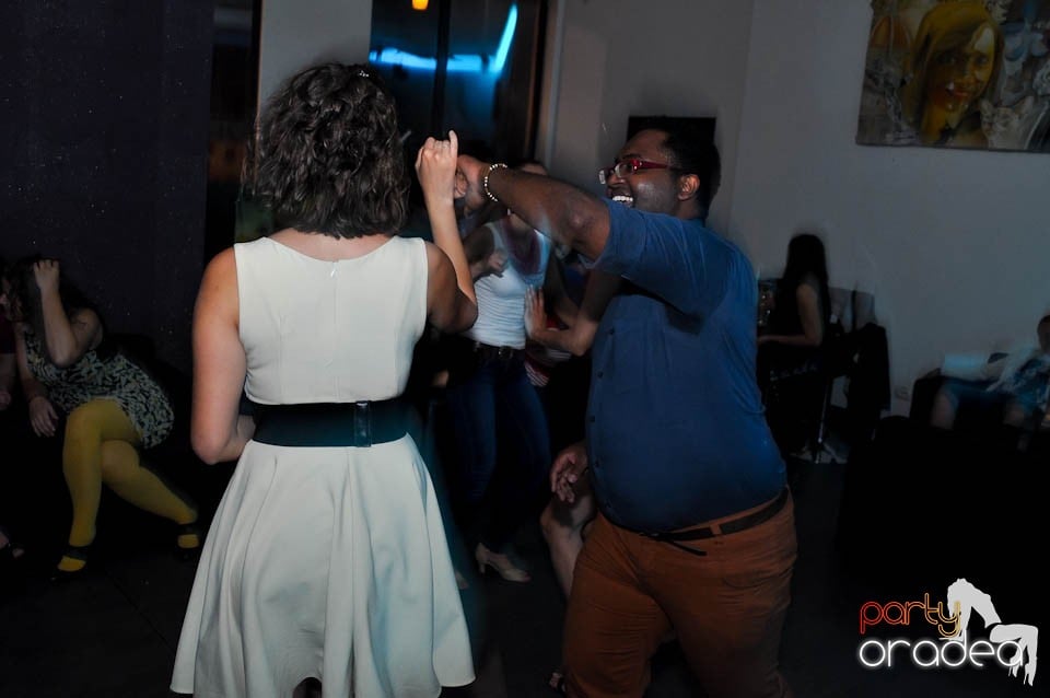 Vineri seara dansăm în Blondy's, 