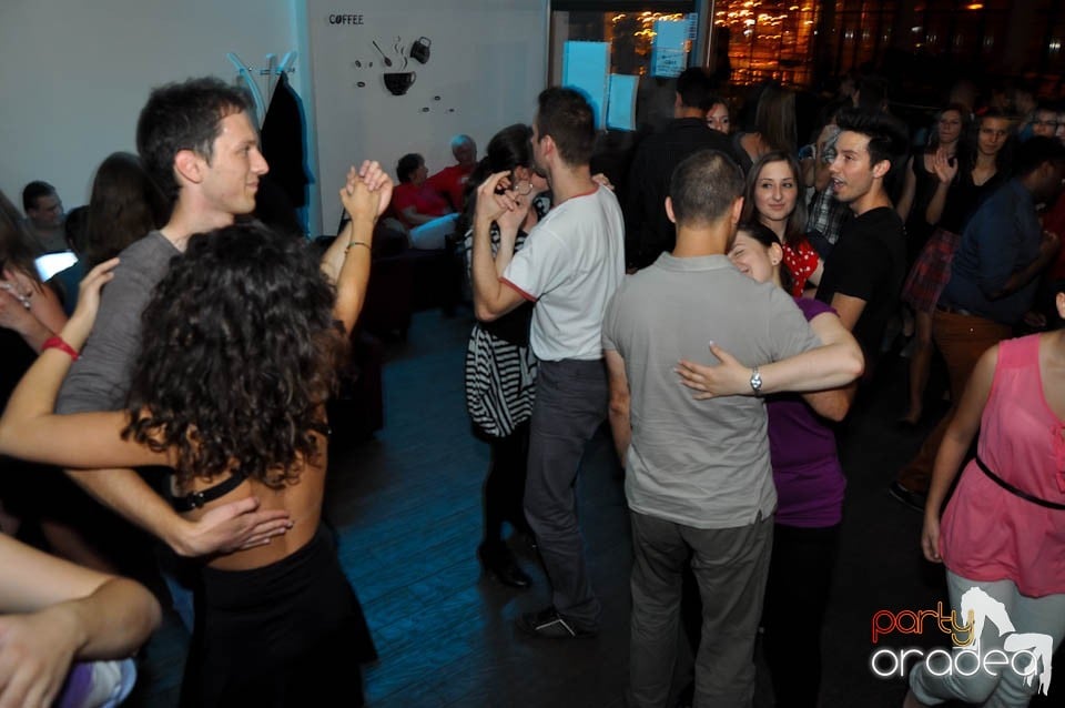 Vineri seara dansăm în Blondy's, 