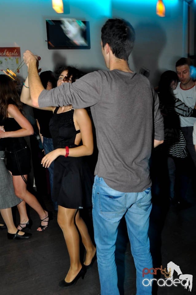 Vineri seara dansăm în Blondy's, 