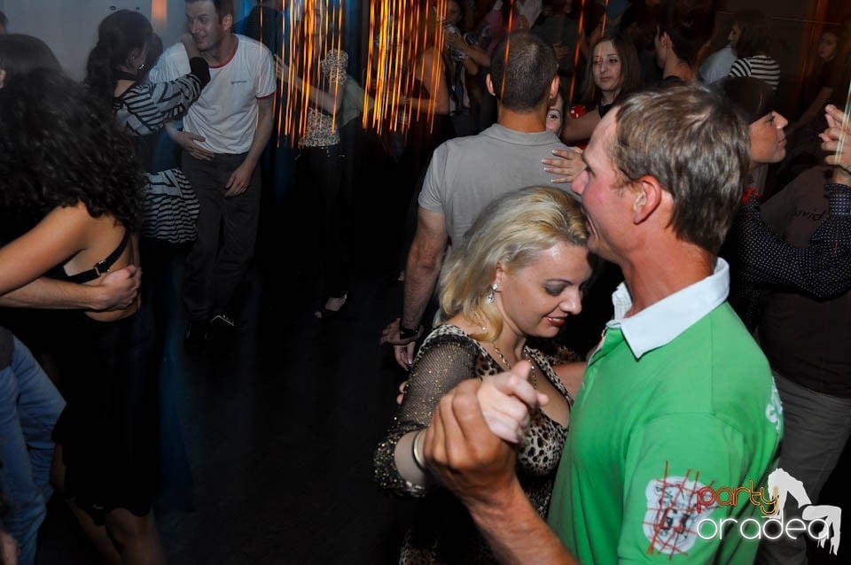 Vineri seara dansăm în Blondy's, 