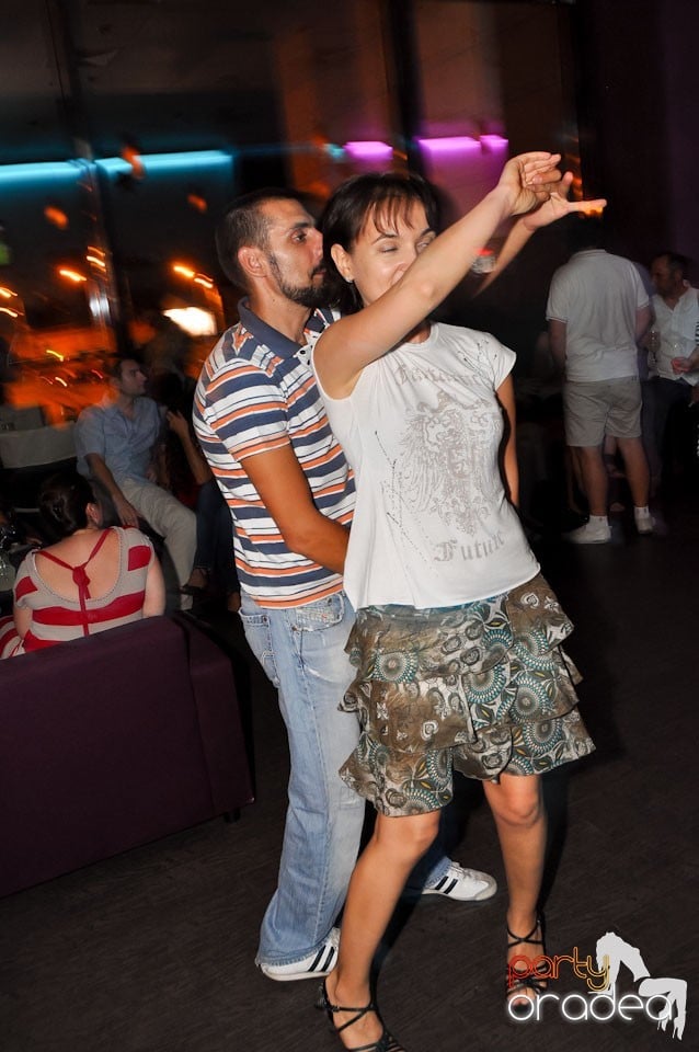 Vineri seara dansăm în Blondy's, 