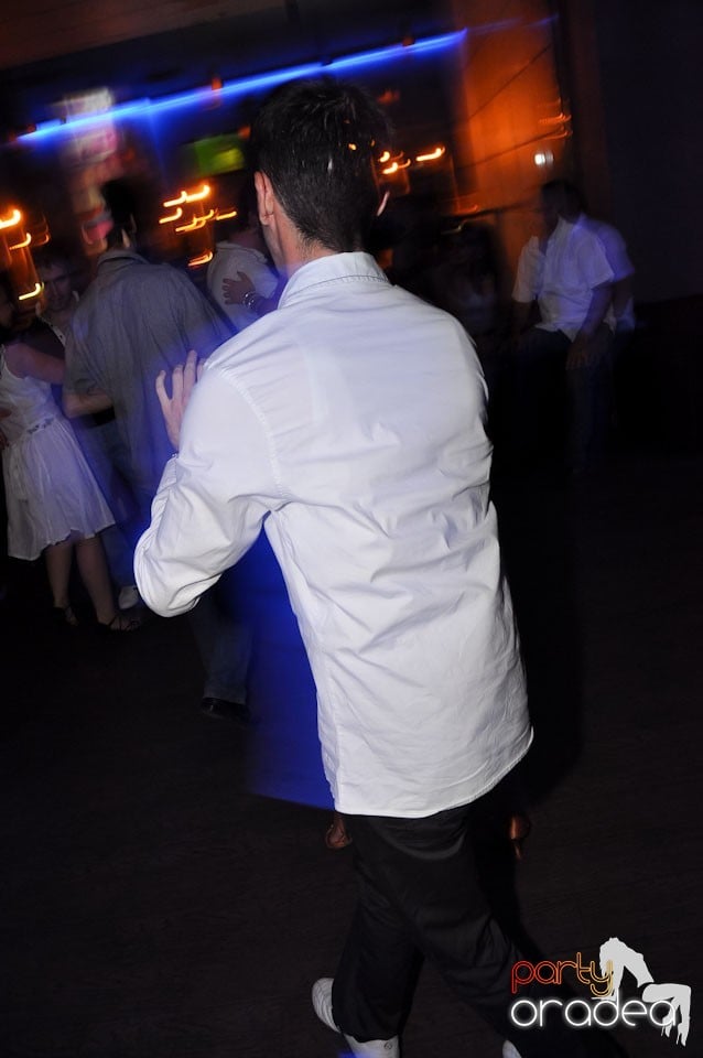 Vineri seara dansăm în Blondy's, 