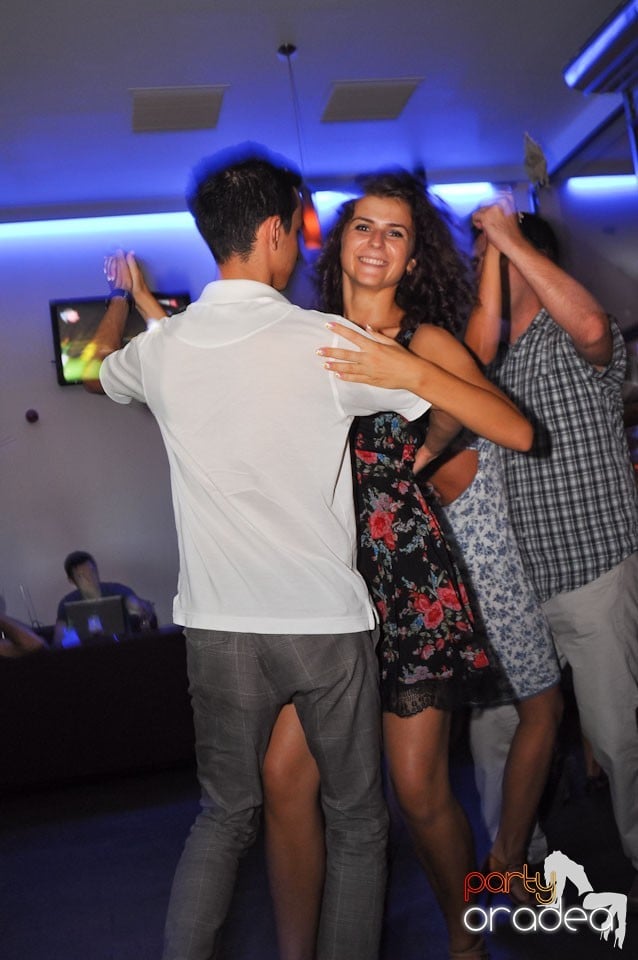 Vineri seara dansăm în Blondy's, 