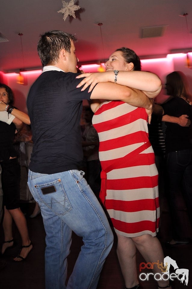 Vineri seara dansăm în Blondy's, 