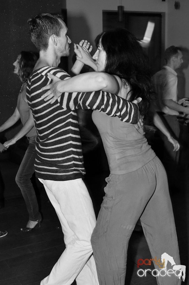 Vineri seara dansăm în Blondy's, 