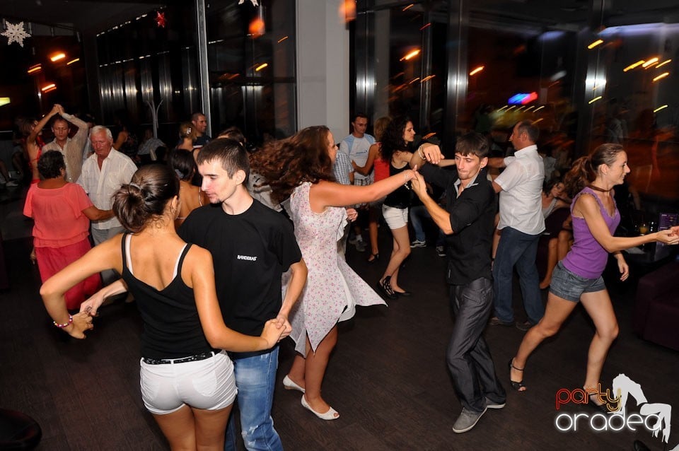 Vineri seara dansăm în Blondy's, 