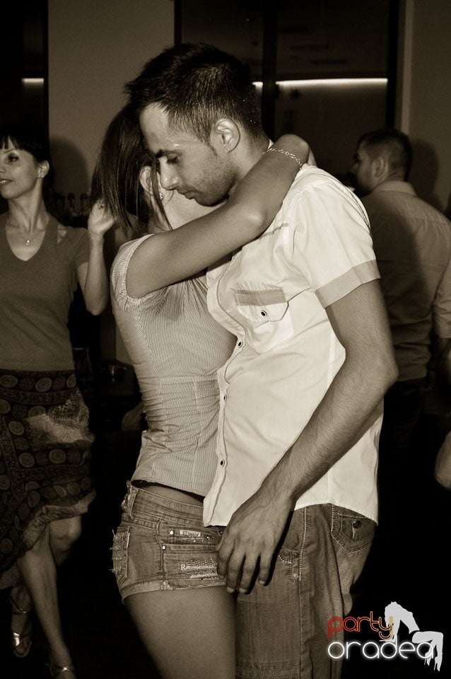 Vineri seara dansăm în Blondy's, 