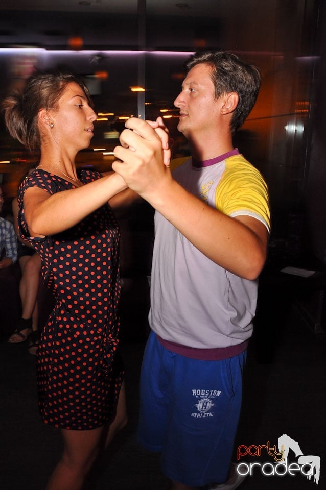 Vineri seara dansăm în Blondy's, 