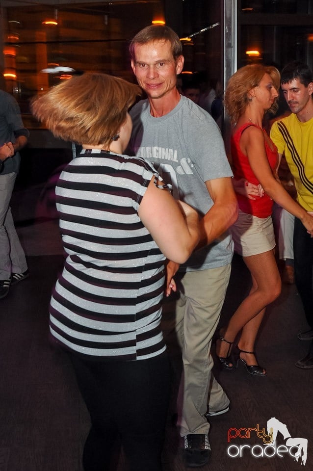 Vineri seara dansăm în Blondy's, 