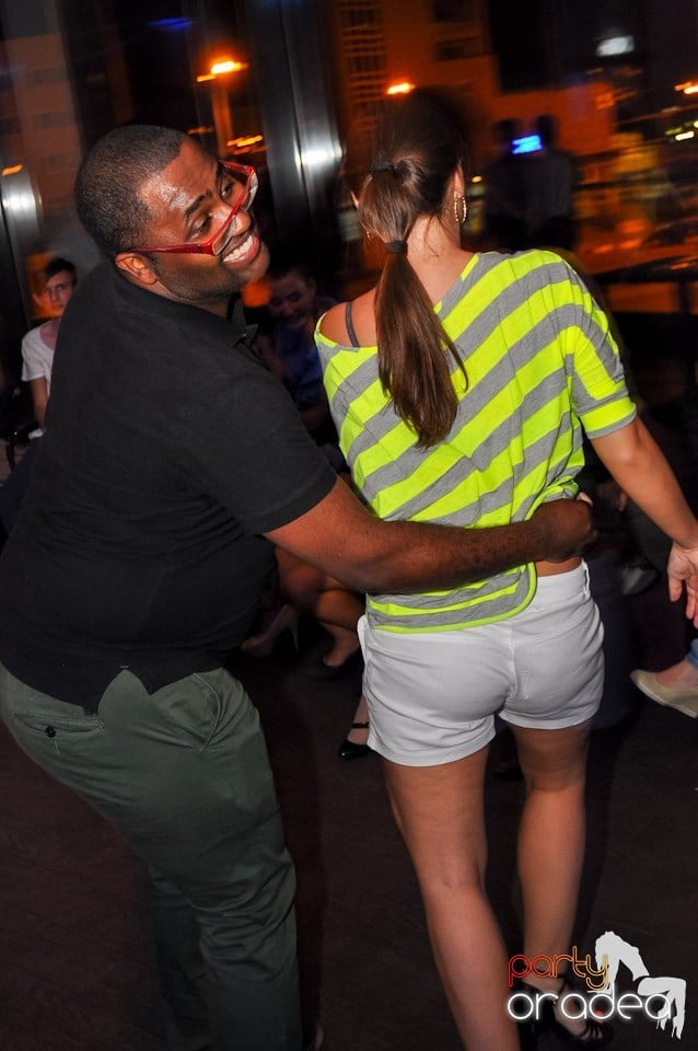 Vineri seara dansăm în Blondy's, 