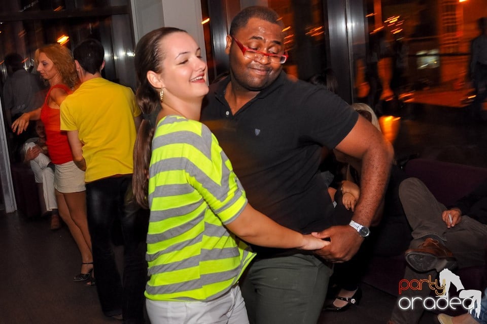 Vineri seara dansăm în Blondy's, 