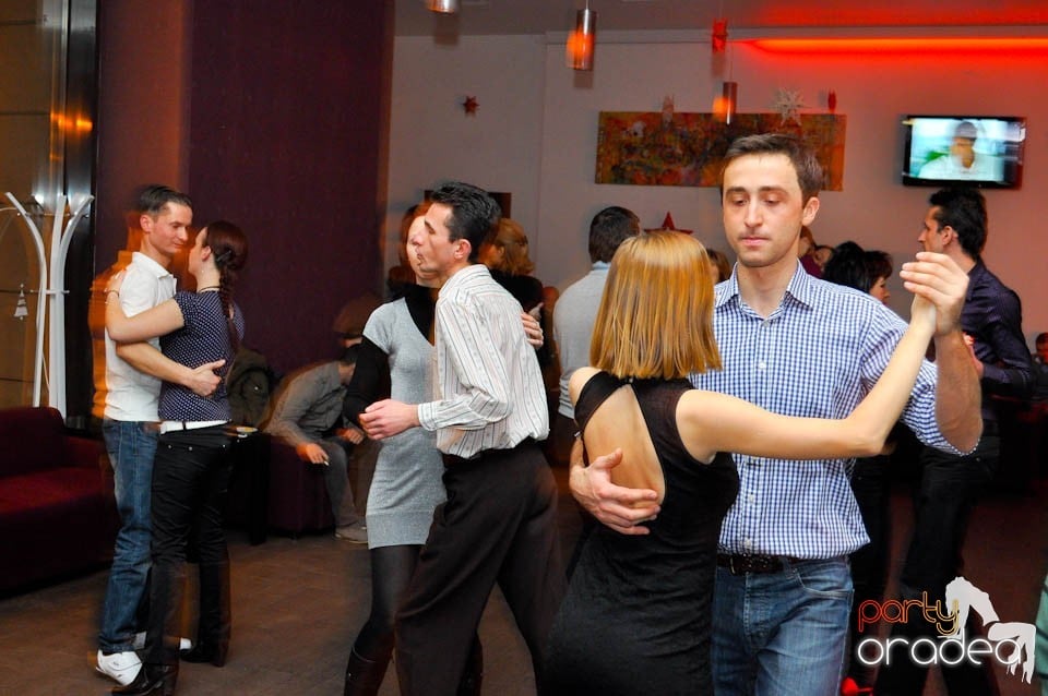 Vineri seara dansăm în Blondy's,