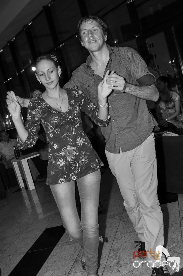 Vineri seara dansăm în Blondy's, 