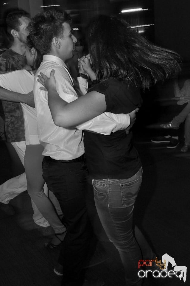 Vineri seara dansăm în Blondy's, 