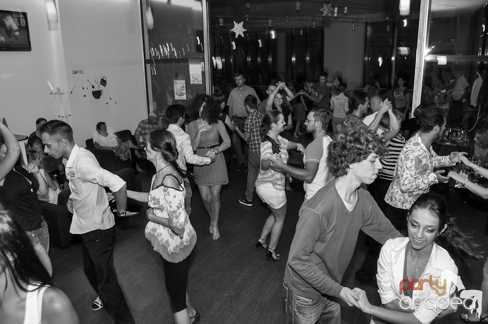 Vineri seara dansăm în Blondy's, 