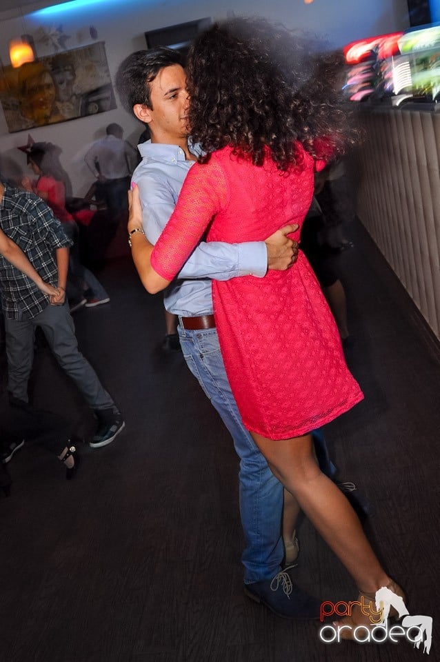 Vineri seara dansăm în Blondy's, 