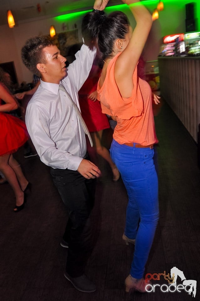 Vineri seara dansăm în Blondy's, 