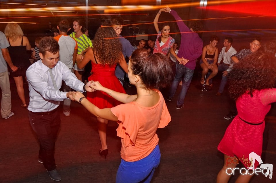 Vineri seara dansăm în Blondy's, 