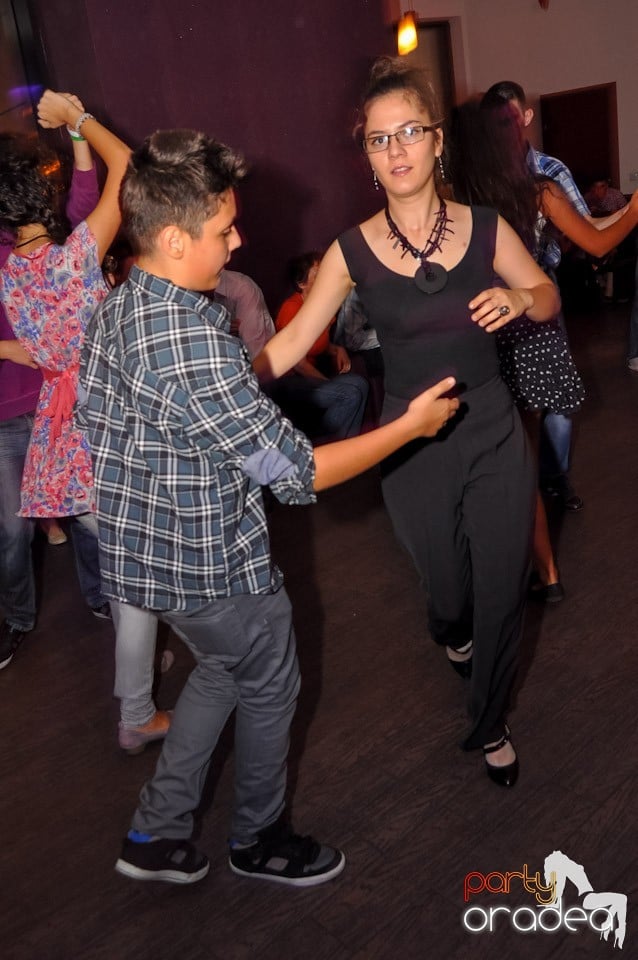 Vineri seara dansăm în Blondy's, 