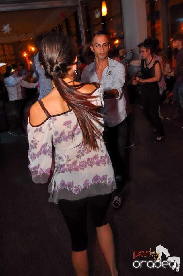 Vineri seara dansăm în Blondy's, 