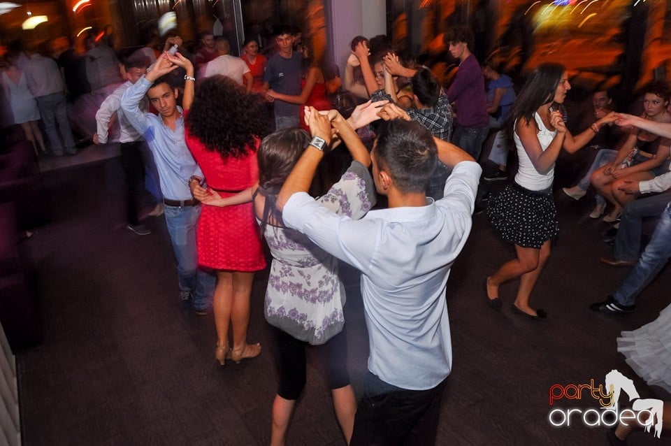 Vineri seara dansăm în Blondy's, 